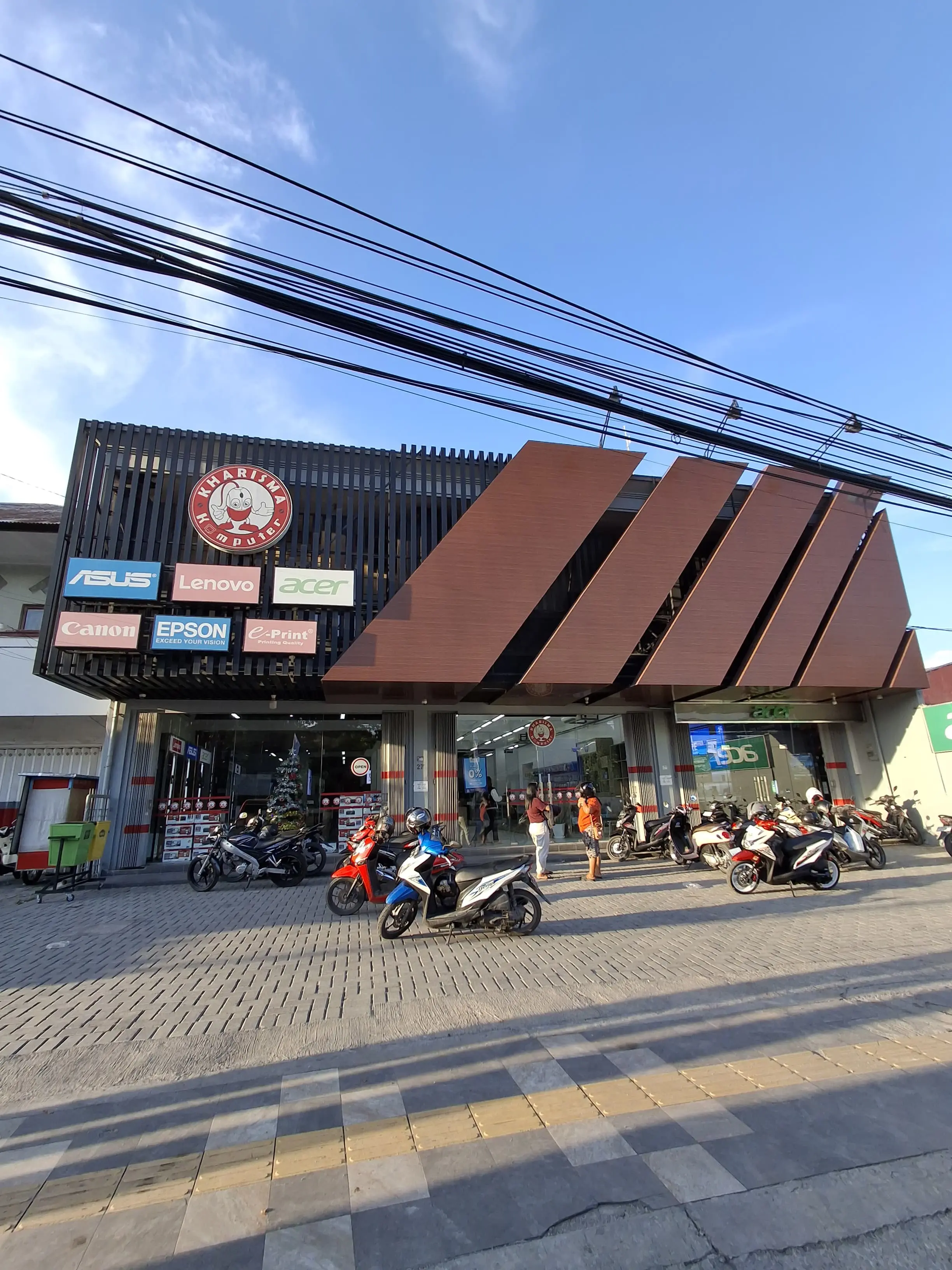 Tampak depan toko Kharisma Komputer Kupang